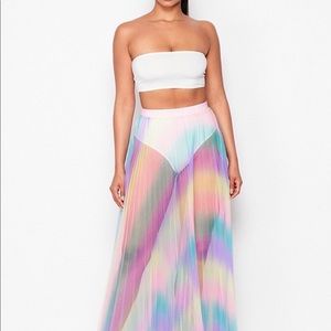 This 3 piece swimsuit set is a head turner. You will love this 3 piece set. 😍😍